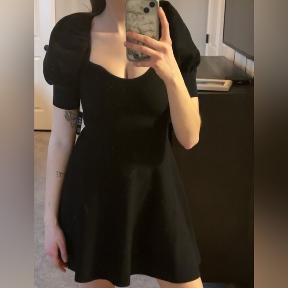 Express dress with puffed sleeves size XS. - Picture 2 of 4